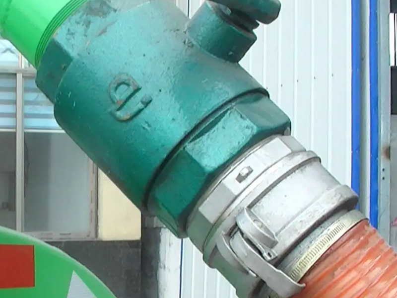 李沧区九水路投下水道、抽化粪池、吸污车清理隔油池