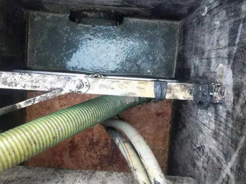 李沧区九水路投下水道、抽化粪池、吸污车清理隔油池
